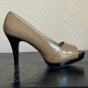 Nine West Tan and Black Peep Toe Heel, size 8